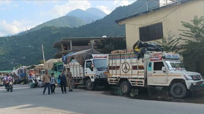 Kullu Pandoh Bajaura kamand road Blocked from three days  Hundreds Of Vehicles Stuck