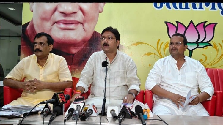 CG: कांग्रेस के घोषणा पत्र समिति अध्यक्ष पर अनुराग का कटाक्ष; बोले- अकबर को मिला है जनता को झांसा देने का ठेका