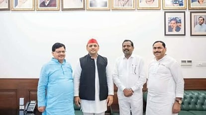Mirzapur News: Senior BJP leader Rajesh Bharti joined Samajwadi Party, Akhilesh Yadav got membership