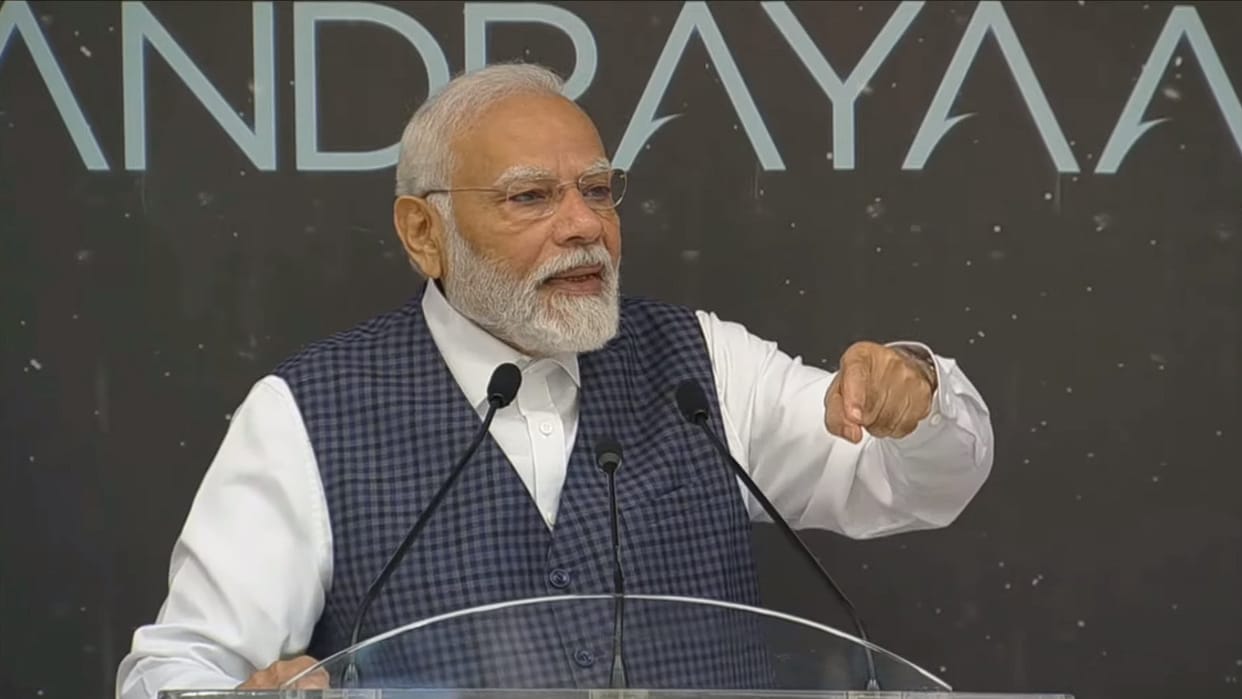PM Modi gave homework to students announced launch of MyGov Quiz competition on Chandrayaan-3