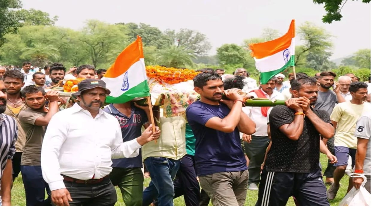 MP The mortal remains of the jawan who died in the Leh road accident reached Karhi Kala