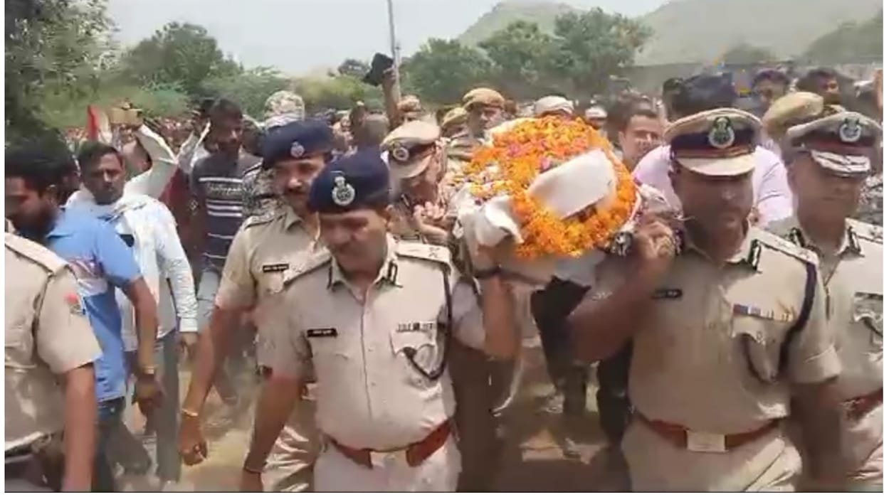 Sikar Constable Prahlad Singhs funeral took place in a sad atmosphere five-year-old son lit the funeral pyre