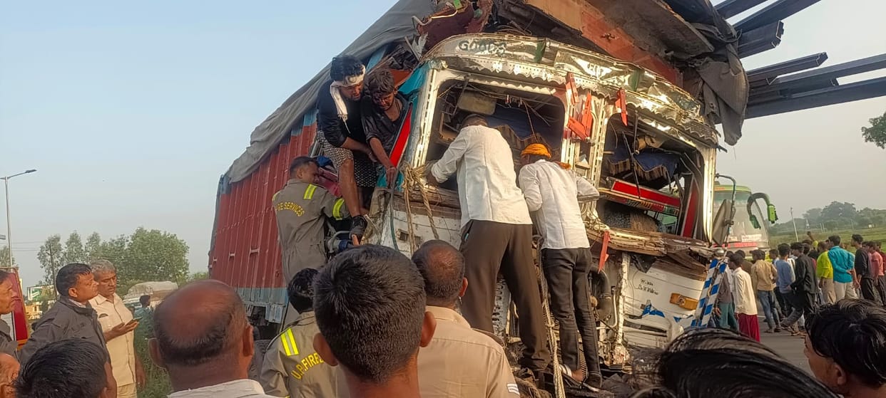 Truck rams into container from behind, driver and helper trapped in cabin, traffic disrupted for two hours
