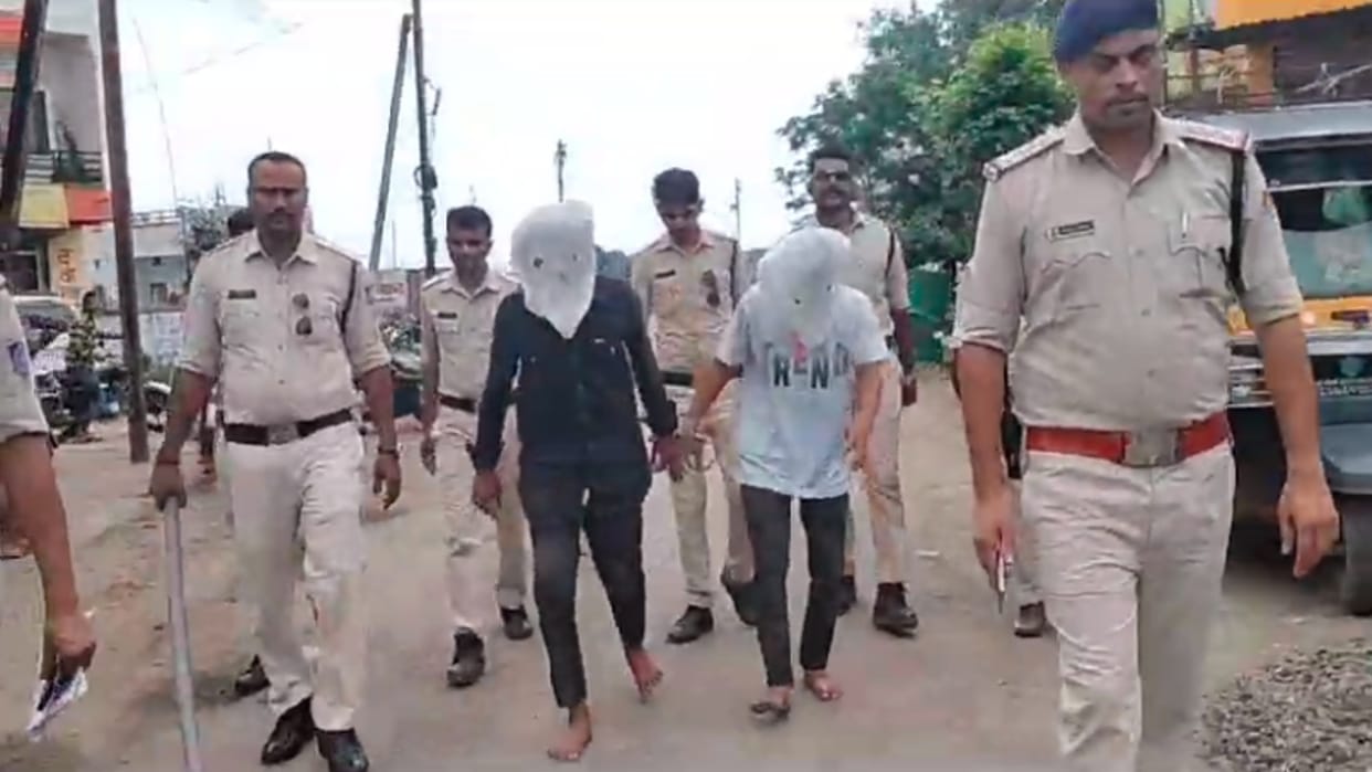 'Committing crime is a sin, police is our father', police took out a procession where miscreants spread terror