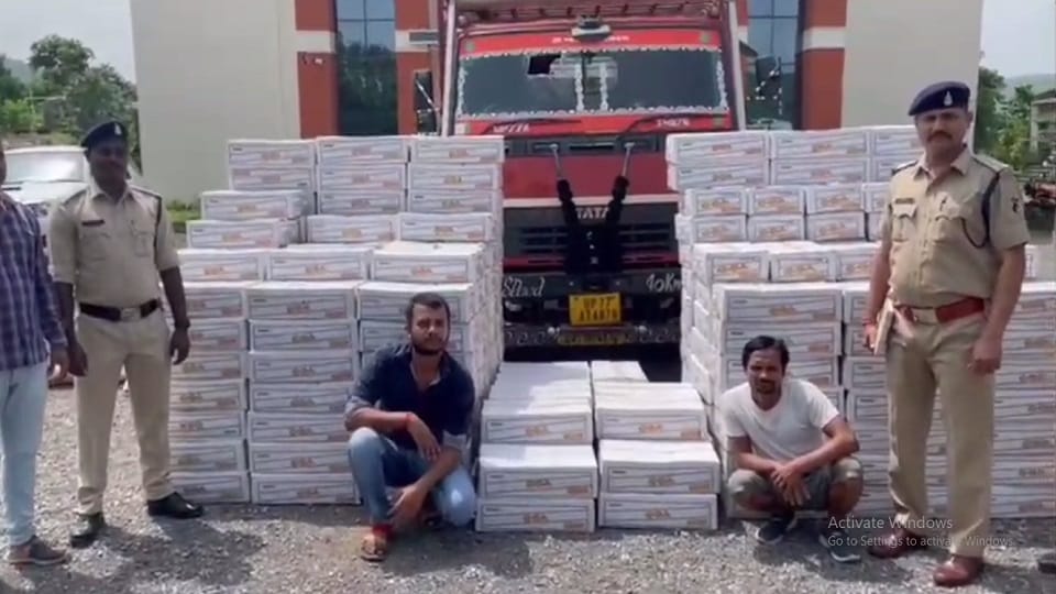 महासमुंद में 400 पेटी अवैध शराब के साथ दो तस्कर गिरफ्तार