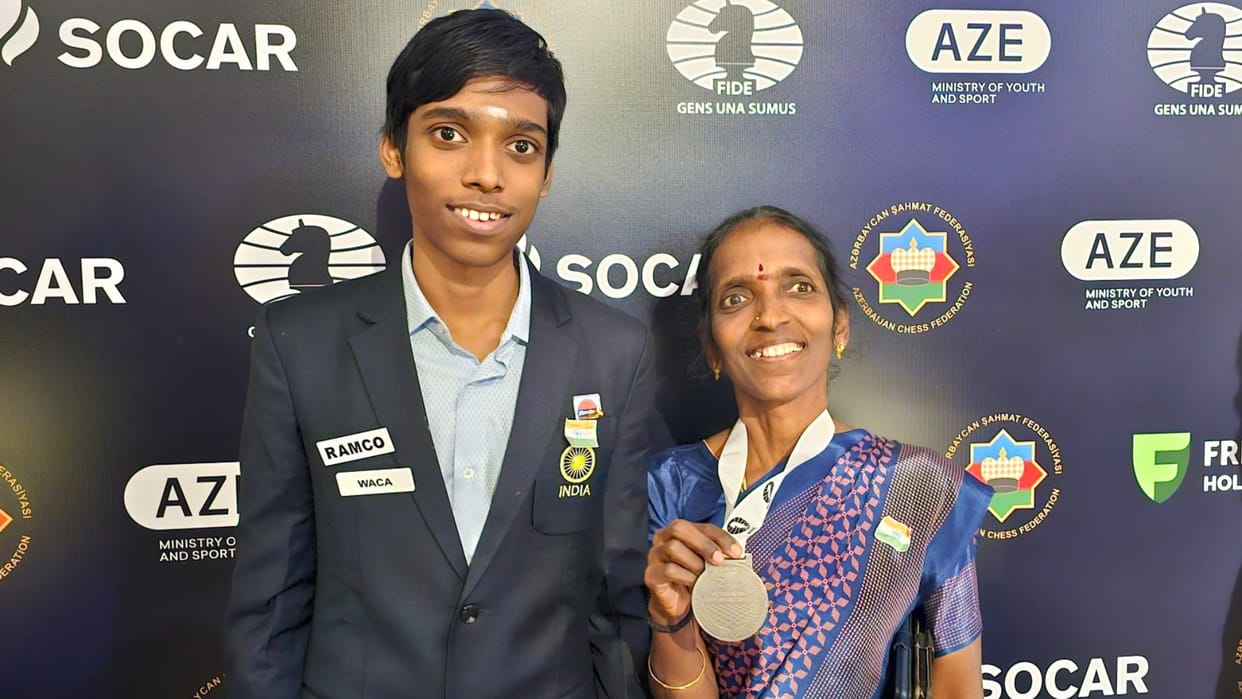 Praggnanandhaa shared a picture with his mother with silver medal after Chess World Cup