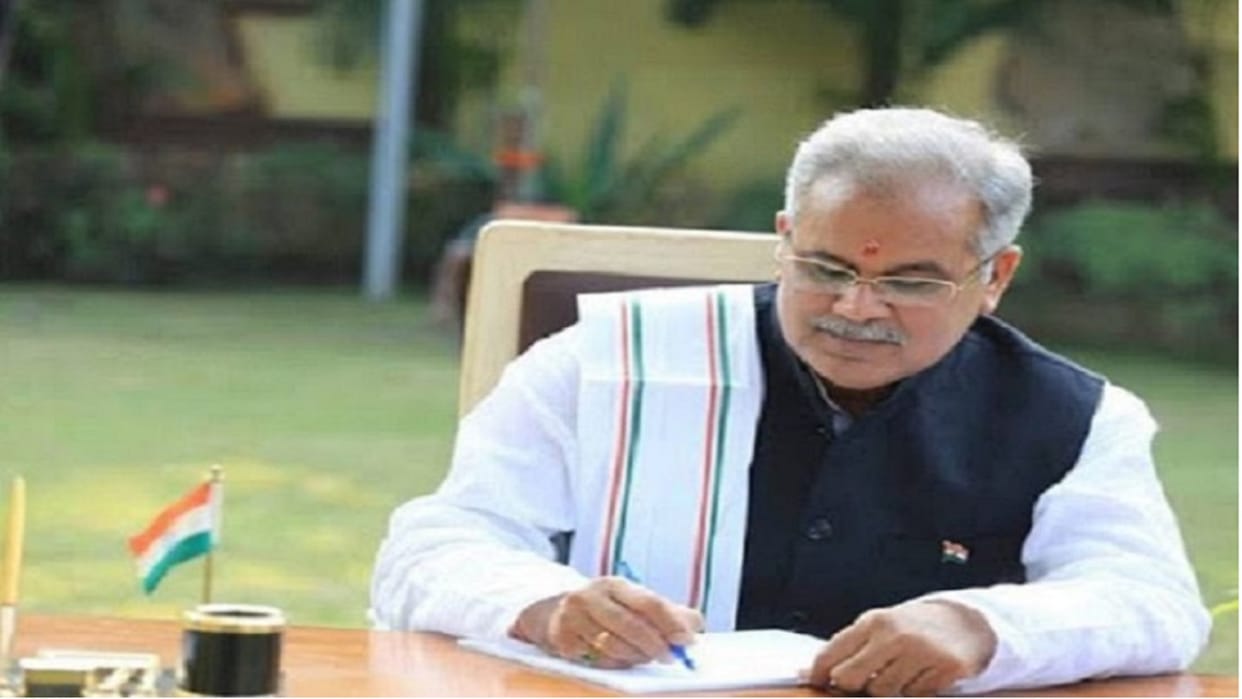 CM Bhupesh wrote two letters to PM Modi: Despite ODF, 15 lakh families deprived of advanced toilets