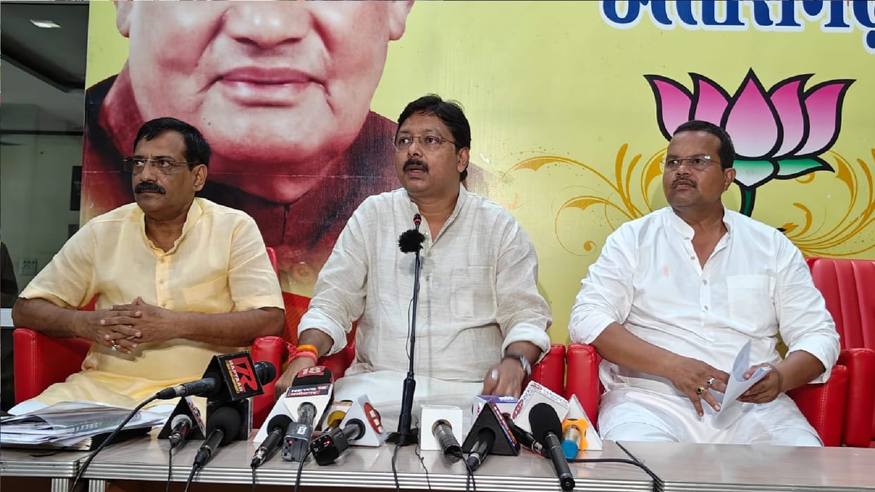 Anurag singh deo comment on Congress manifesto committee chairman Mohammad Akbar