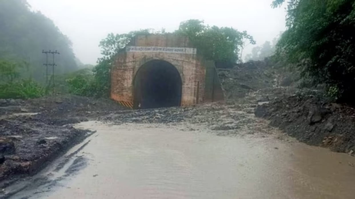 Meghalaya: Fresh landslide in Sonapur tunnel, hundreds of vehicles stranded, many parts cut off