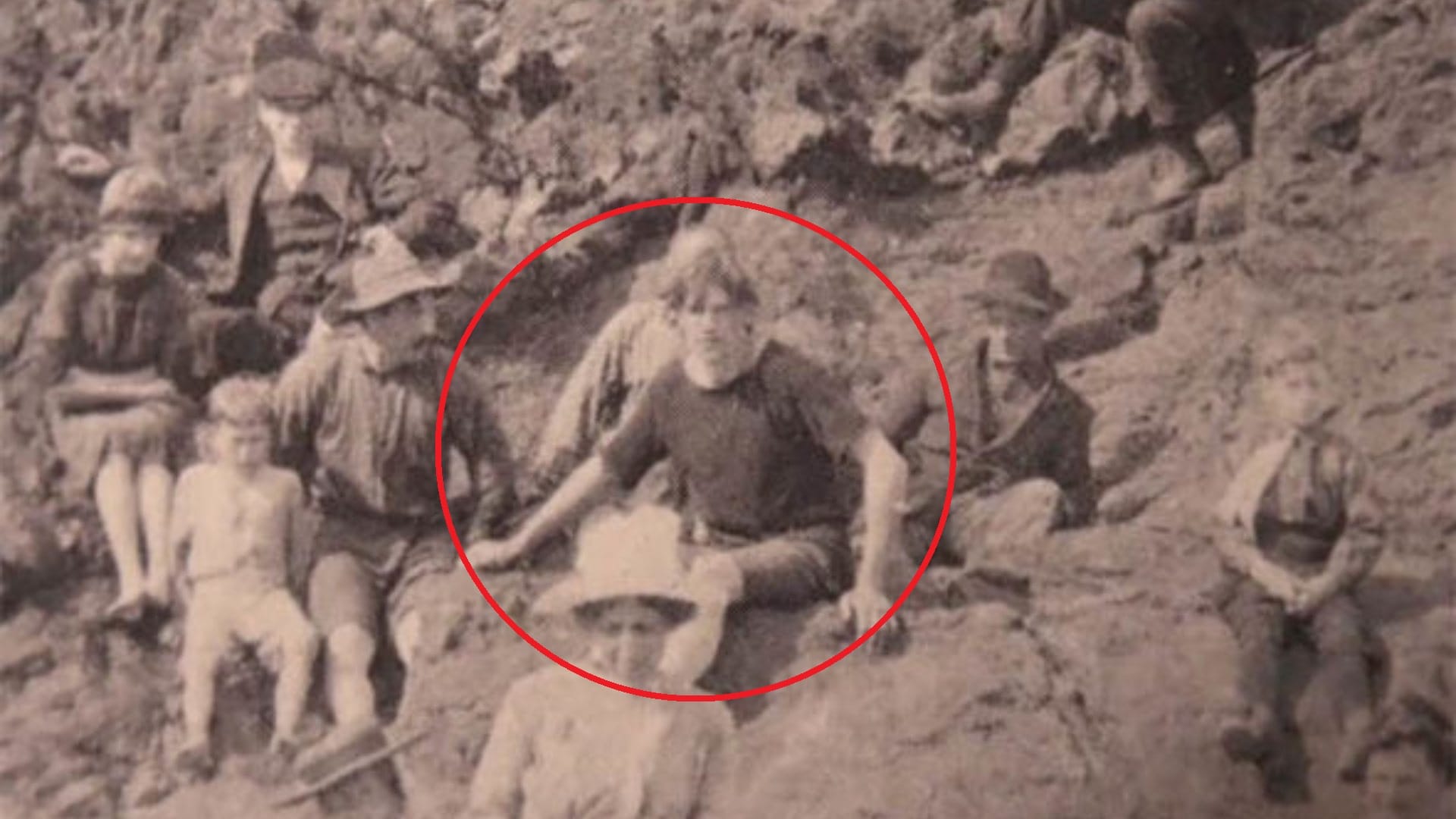 time travel 1917 more than 100 year old picture man from future time travel to the past