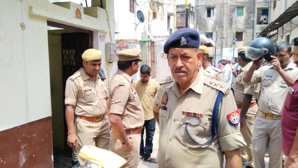 Drug dealers wife found hanging in varanasi husband in police custody in accuse of murder