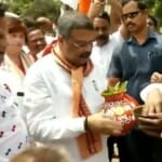 ओडिशा के ढेंकनाल में अमृत कलश यात्रा का शुभारंभ करते केंद्रीय मंत्री धर्मेंद्र प्रधान।