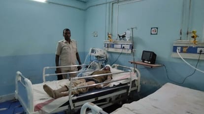 Bihar News : The criminals first beat the young man fiercely, then burnt him with acid.bihar police
