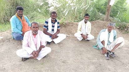 Orai Suicide: महिला ने फंदा लगाकर की आत्महत्या, पड़ोसी की प्रताड़ना से थी परेशान, शव पोस्टमार्टम के लिए भेजा Woman commits suicide by hanging herself, upset due to neighbors harassment, body sent for postmortem