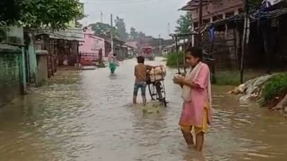 On the rise of Bagmati in Sitamarhi, the water level of the rivers of Adhwara group still continues to rise