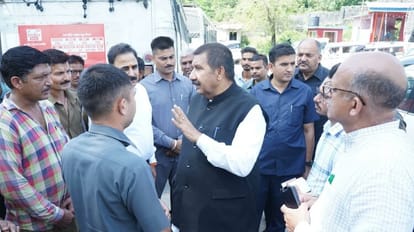 Deputy CM Mukesh: राज्य में बस अड्डों को चरणबद्ध तरीके के किया जाएगा विकसित Deputy CM Mukesh Agnihotri Visited HRTC Dehra workshop