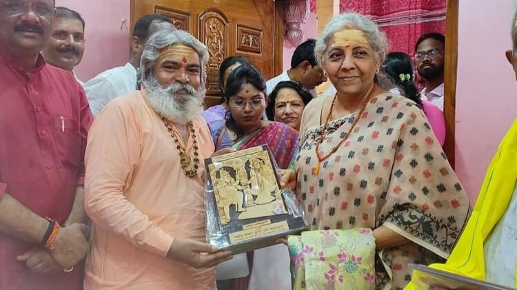 Finance Minister Nirmala Sitharaman in Varanasi: Shodshopachar worship done in Kashi Vishwanath