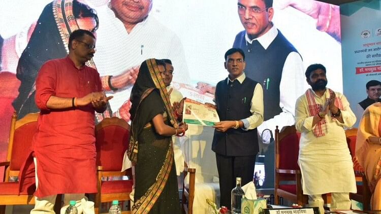 Ayushman Card: अब आयुष्मान कार्ड बनाना और आसान, स्वास्थ्य मंत्री ने एप लॉन्च कर काशी से देशवासियों को दी सौगात