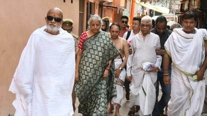 Finance Minister Nirmala Sitharaman took blessings of Shankaracharya Vijayendra Saraswati