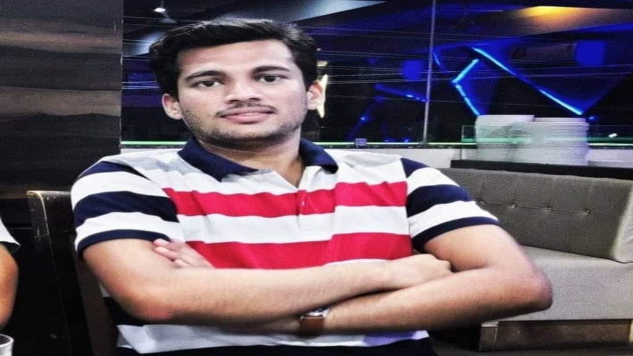 Mandsaur News: IT engineer coming to celebrate Raksha Bandhan died after falling from a moving train.