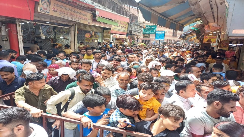 Devotees gathered in Banke Bihari temple on Shravani Putrada Ekadashi