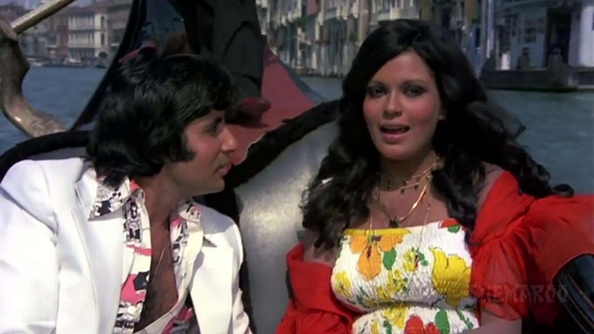 KBC 15 Amitabh Bachchan Zeenat Aman Song Do Lafzon Ki Inspired Contestant Saurabh Sengupta Participate In Show