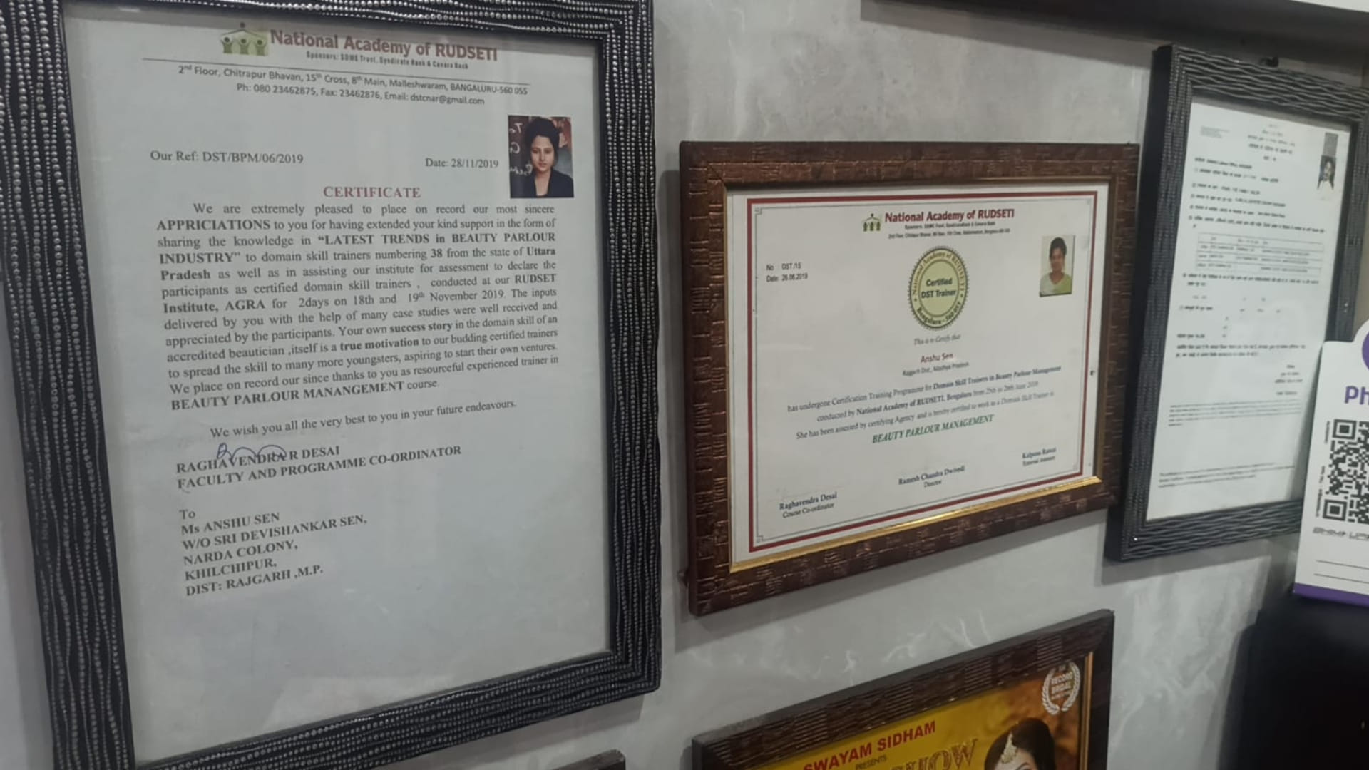 Rajgarh: Anshu became an example of courage by defeating difficulties, now making women and girls self-reliant