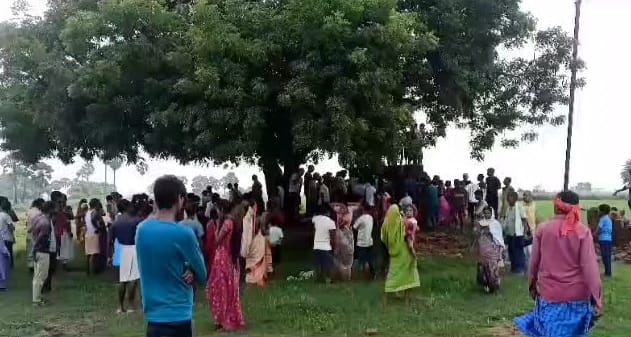 Bihar News: Murder of a young man in Jehanabad, dead body hanging from a tree, crime news in Hindi