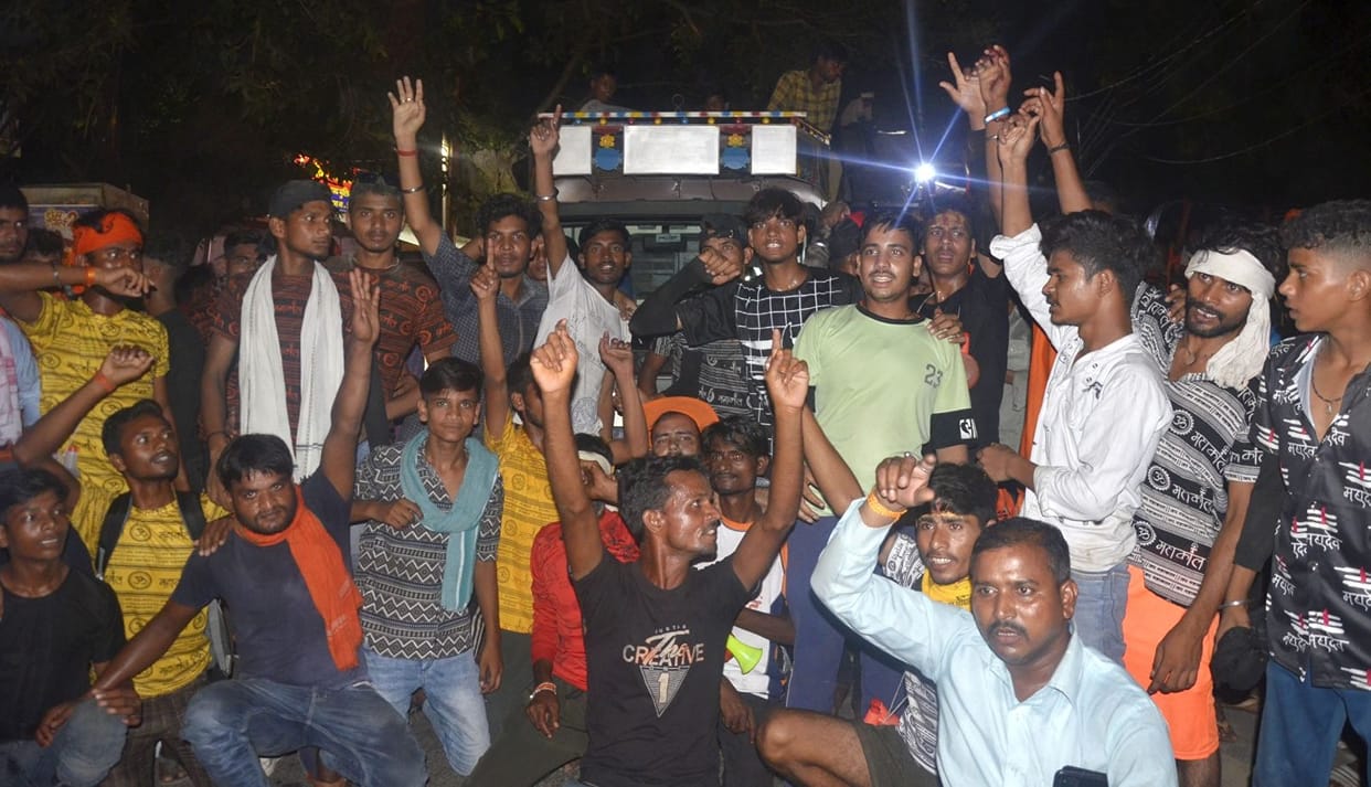Antisocial elements pelted stones at Kanwariyas in Badaun