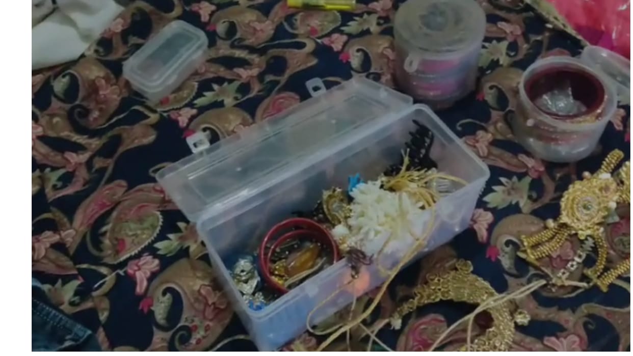 Dausa thieves took ghee and curd along with jewelry cash from the people sleeping in the house