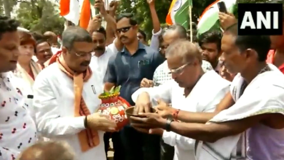 Dharmendra Pradhan launched the Amrit Kalash Yatra under Meri Mati Mera Desh at Dhenkanal, Odisha