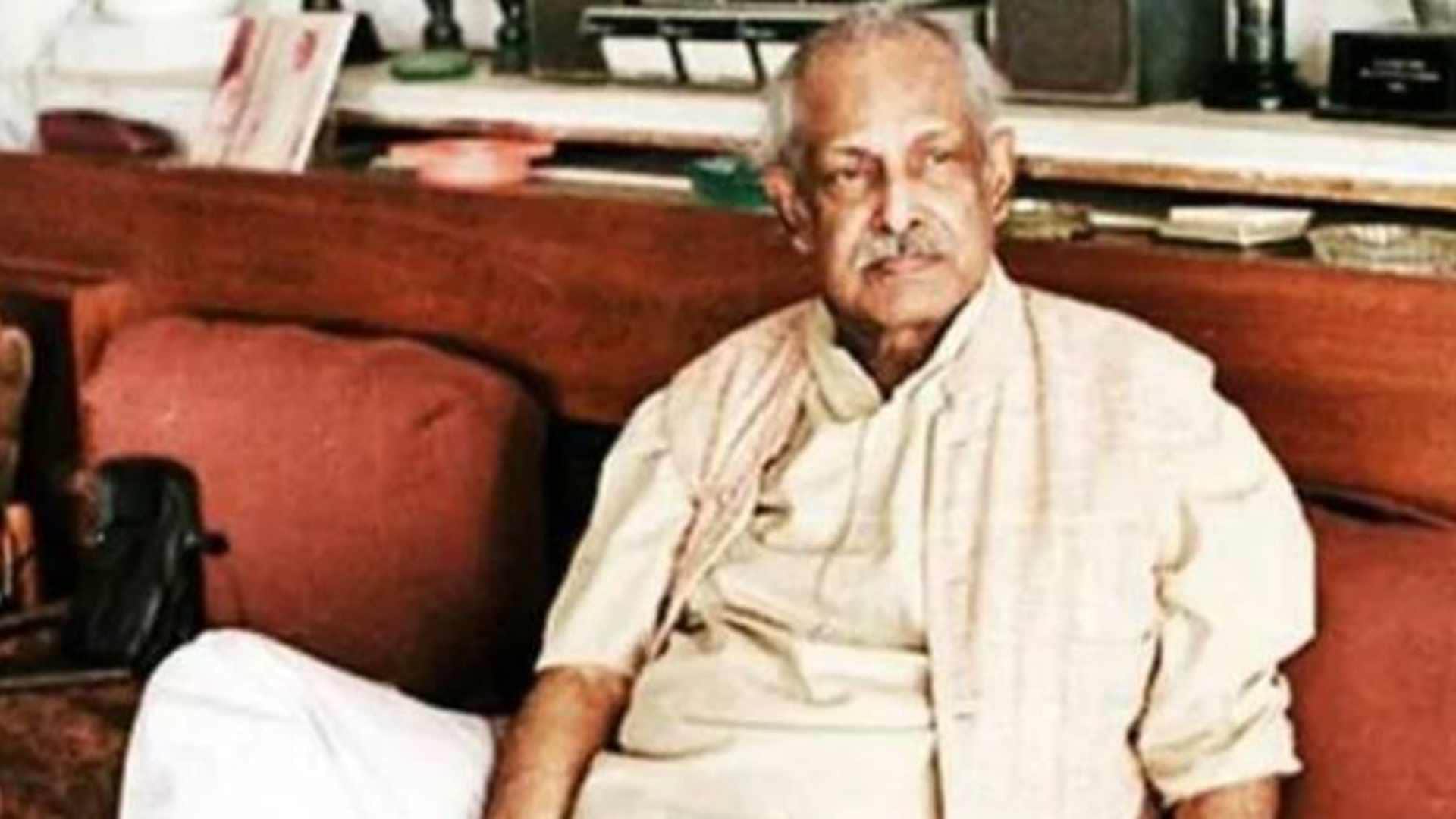 Hrishikesh Mukherjee Death Anniversary know director films biography struggle and unknown facts