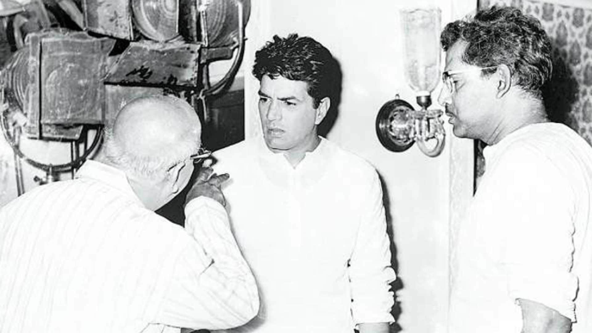 Hrishikesh Mukherjee Death Anniversary know director films biography struggle and unknown facts