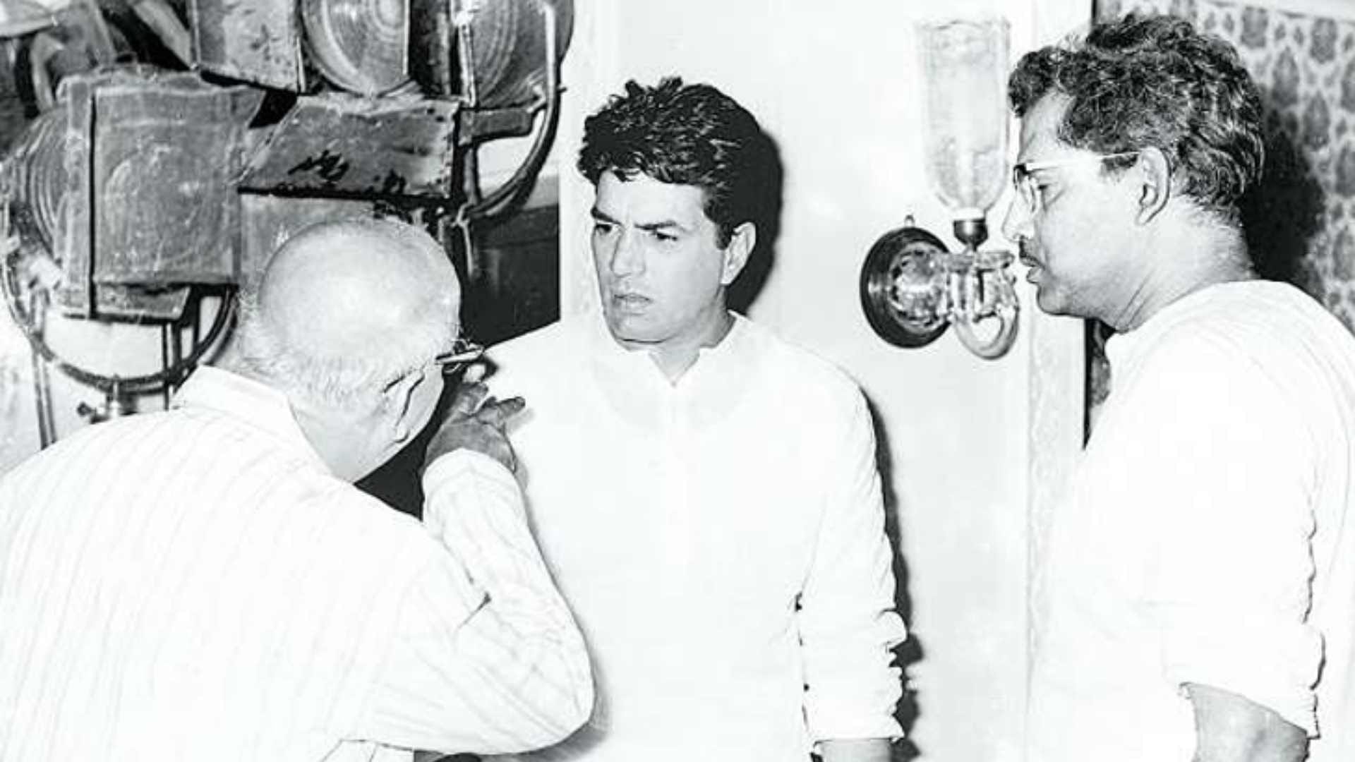 Hrishikesh Mukherjee Death Anniversary know director films biography struggle and unknown facts