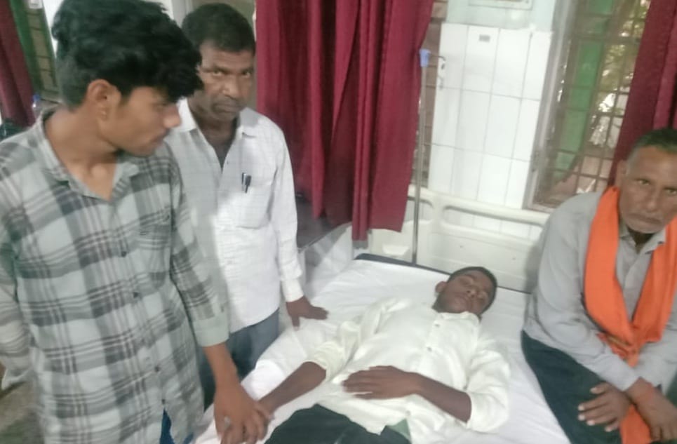 Mahoba road accident,  collision of bikes, two youths died and two seriously injured, one referred to Jhansi