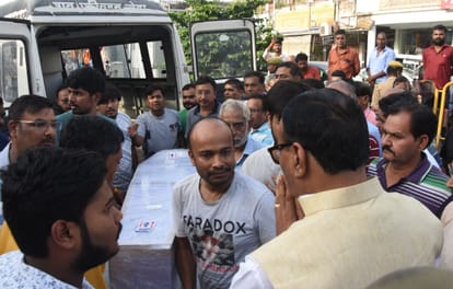 Train Accident: Passengers told the dreadful scene at the airport
