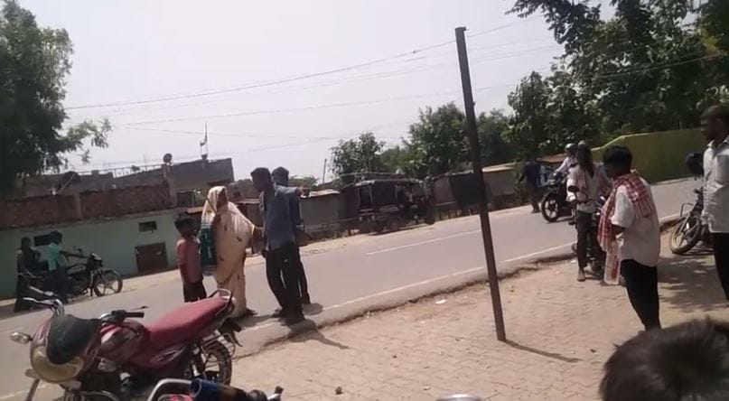 woman was beaten with sticks in children dispute in mirzapur police took action