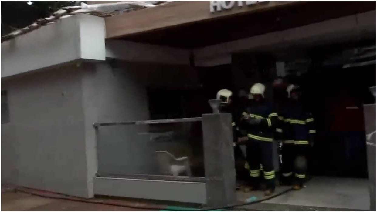 Maharashtra Mumbai Santa Cruz Hotel Fire incident several dead and injured Rescue Ops news and updates