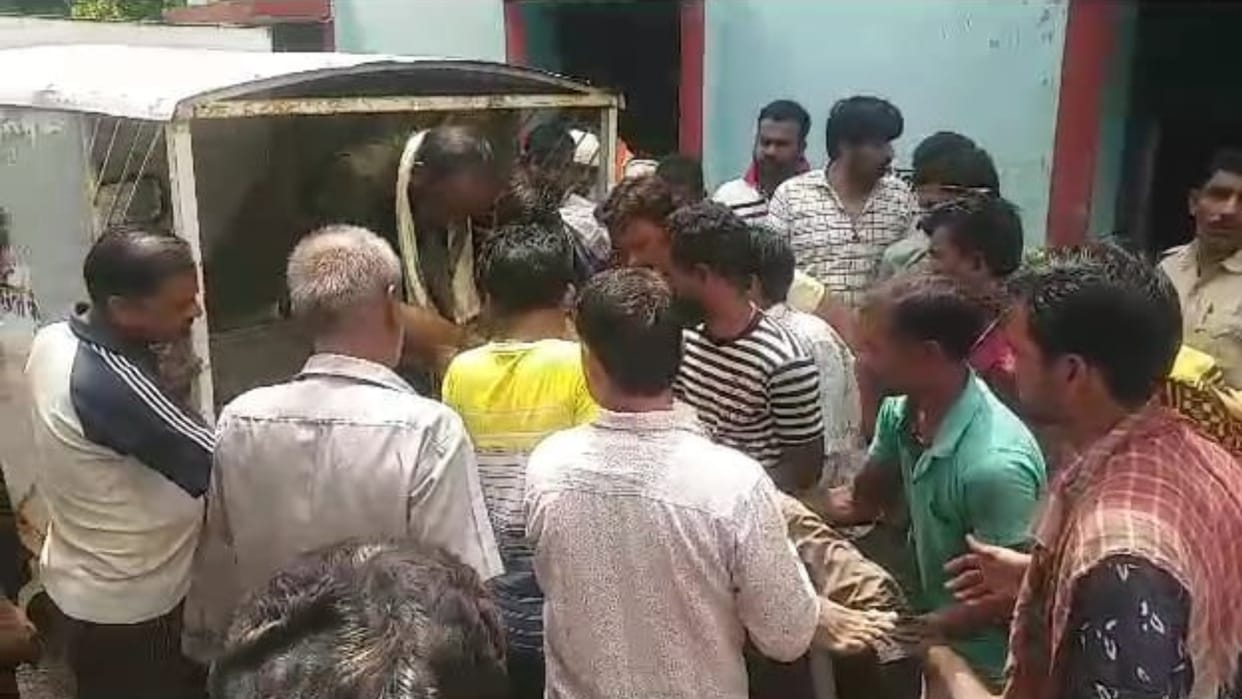 Damoh: Municipal employee hanged in the filter pump room, family members accused the CMO of torturing