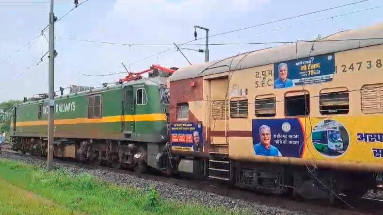 MP News: OHE line collapses on Bhopal-Bilaspur Express train, stir among passengers, rail traffic disrupted