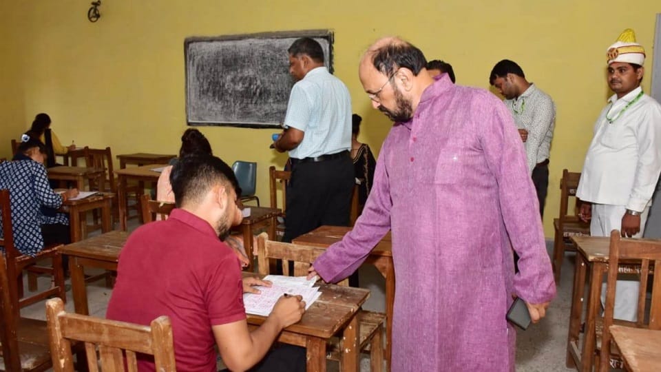 Higher Education Minister Yogendra Upadhyay surprise inspection of Government Post Graduate College Fatehabad