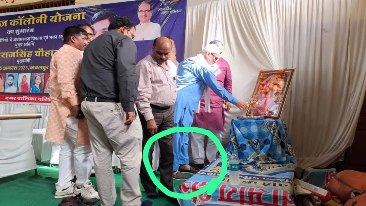 Ujjain councilor created a ruckus by lighting a lamp wearing shoes in front of Saraswati Mata picture