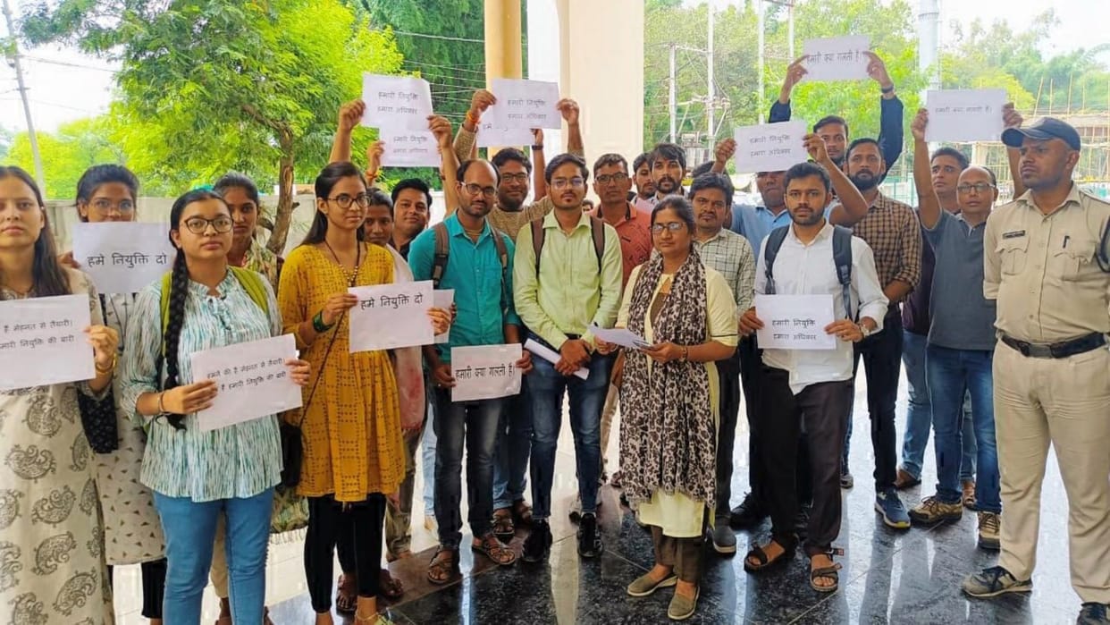 Ujjain Demand for appointment of 8600 candidates selected in Patwari recruitment exam again