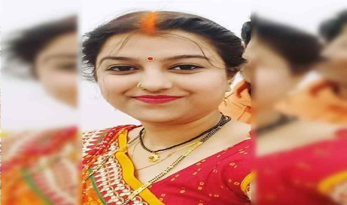 pregnant woman killed in road accident and husband injured scooty was hit by speeding car