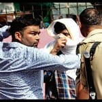 आरोपी दानिश को लेकर जाती पुलिस