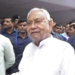 सीएम नीतीश कुमार और तेजस्वी यादव।