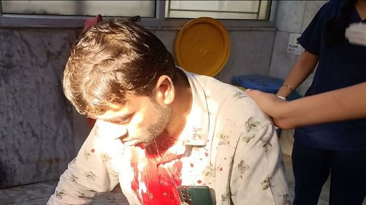 The young man's neck was cut after coming under the grip of Chinese manjha.