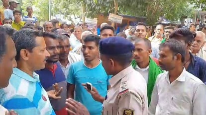 Bihar News : मर्डर केस के आरोपी को अगवा करने की कोशिश, सरेंडर करने कोर्ट आया था; पुलिस ने ऐसे बचाया Bihar News: Attempted to abduct the accused in the murder case in Jehanabad, surrender in court, Bihar Police