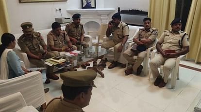 MP News: विधानसभा चुनावों से पहले नौगांव में बॉर्डर मीटिंग, देर रात तक विभिन्न विषयों पर हुई चर्चा Border meeting in Naugaon before assembly elections, discussion on various topics till late night