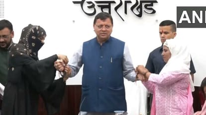Raksha Bandhan: women delegation tie Rakhi to Cm Dhami at CM Residence in Dehradun Uttarakhand news